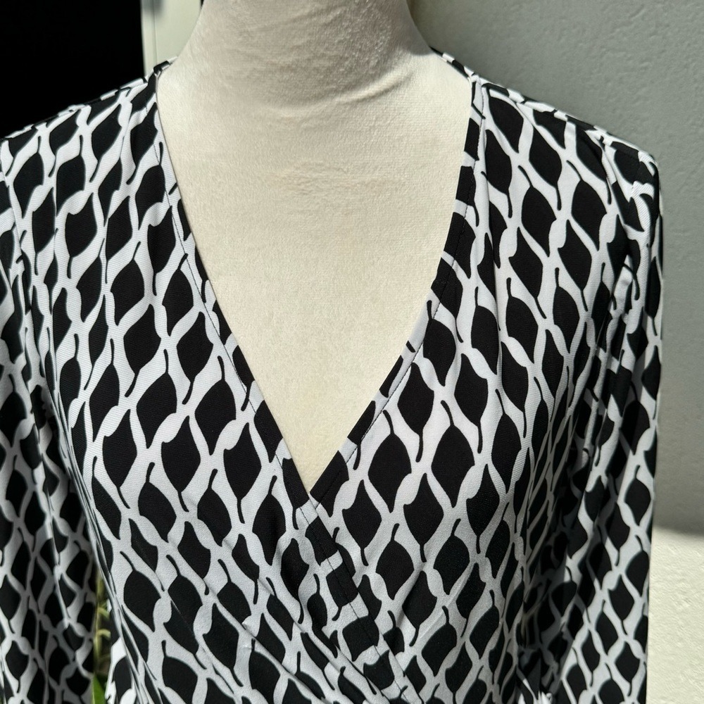 LAUREN BY RALPH LAUREN. Black‎ & White Wrap Dress. 3/4 Sleeves. Size 10.